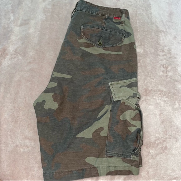 Levi’s Camo cargo short size 31 - Picture 3 of 9